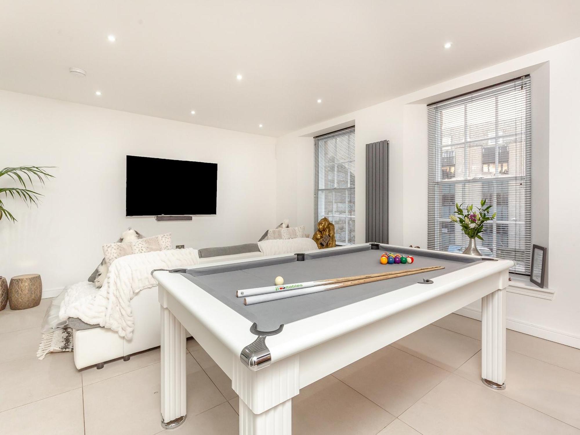 Spire View Villa Aberdeen Bagian luar foto