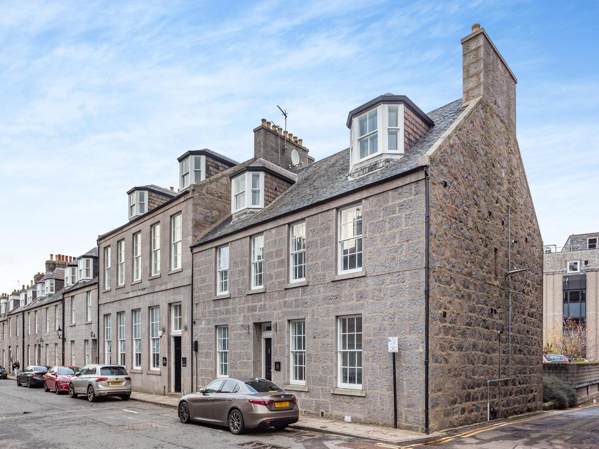 Spire View Villa Aberdeen Bagian luar foto