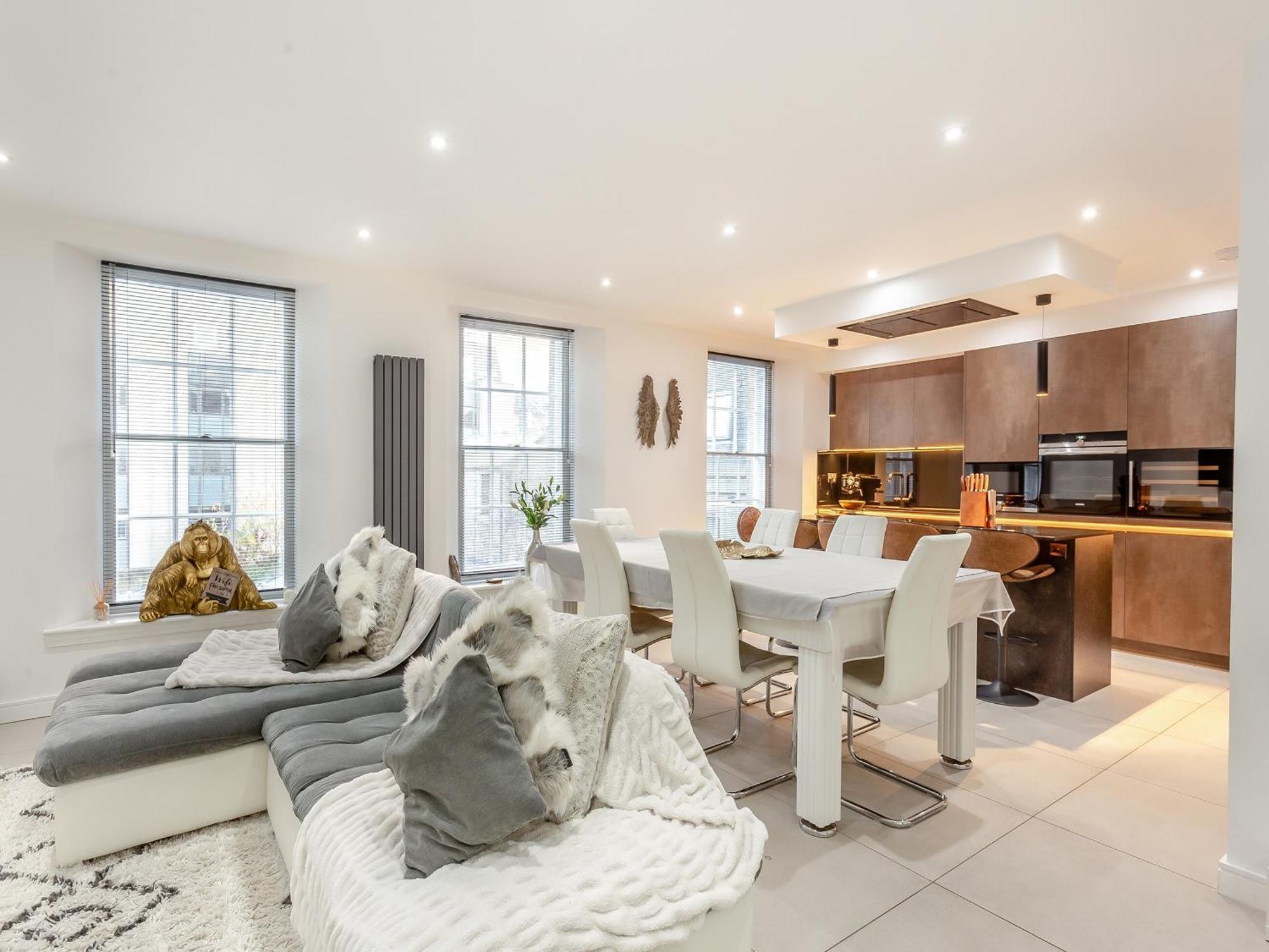 Spire View Villa Aberdeen Bagian luar foto