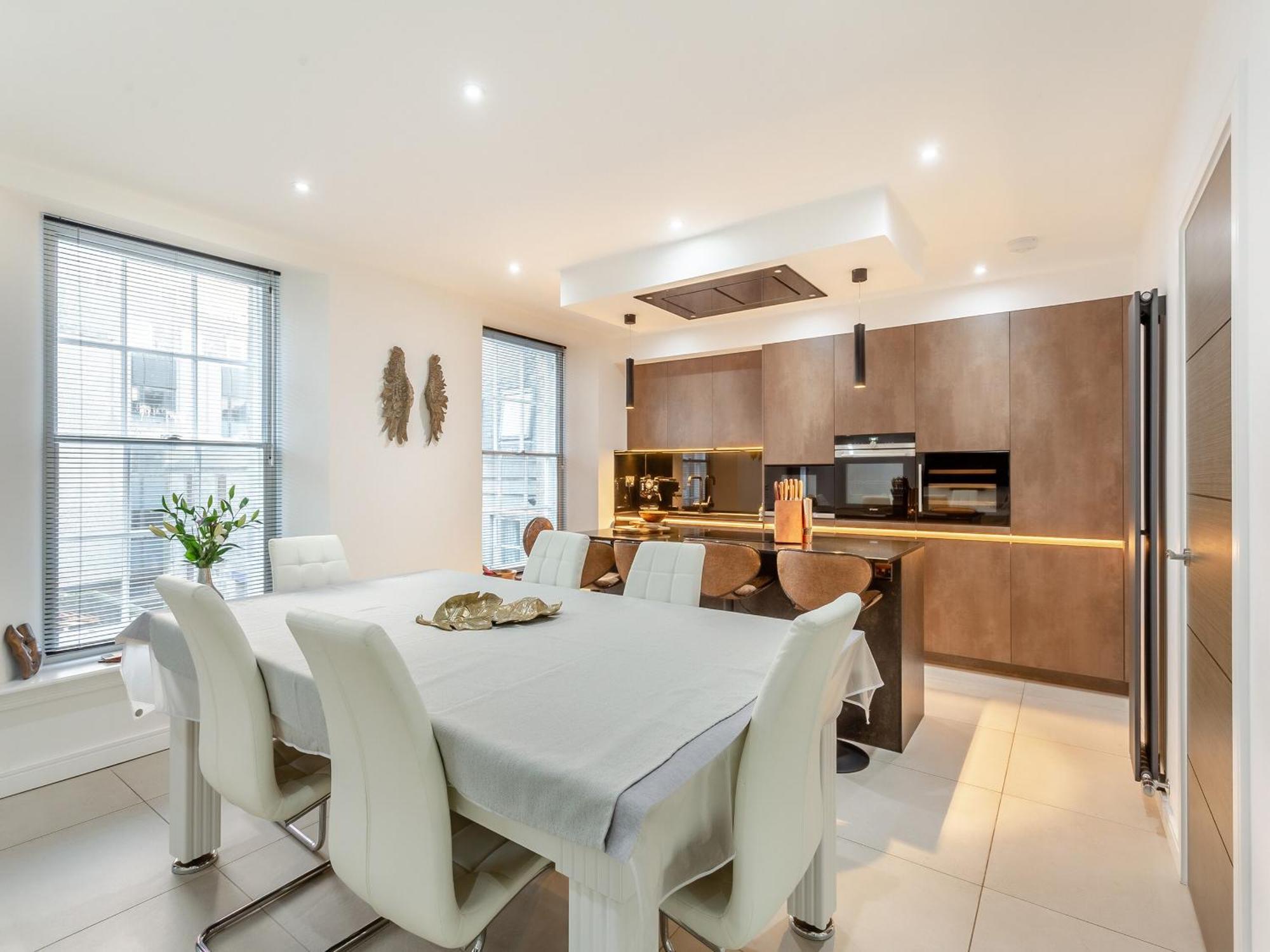 Spire View Villa Aberdeen Bagian luar foto