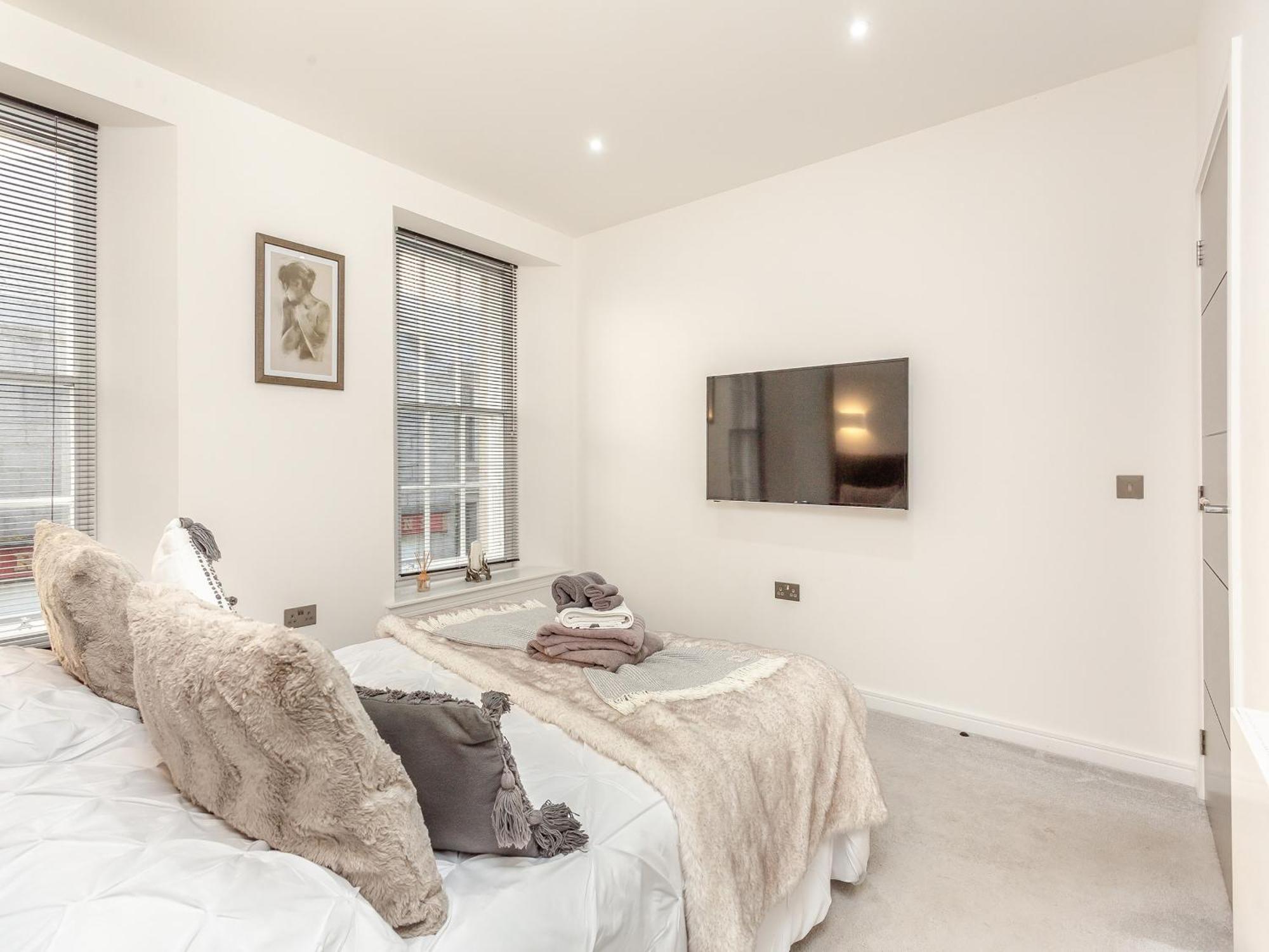 Spire View Villa Aberdeen Bagian luar foto