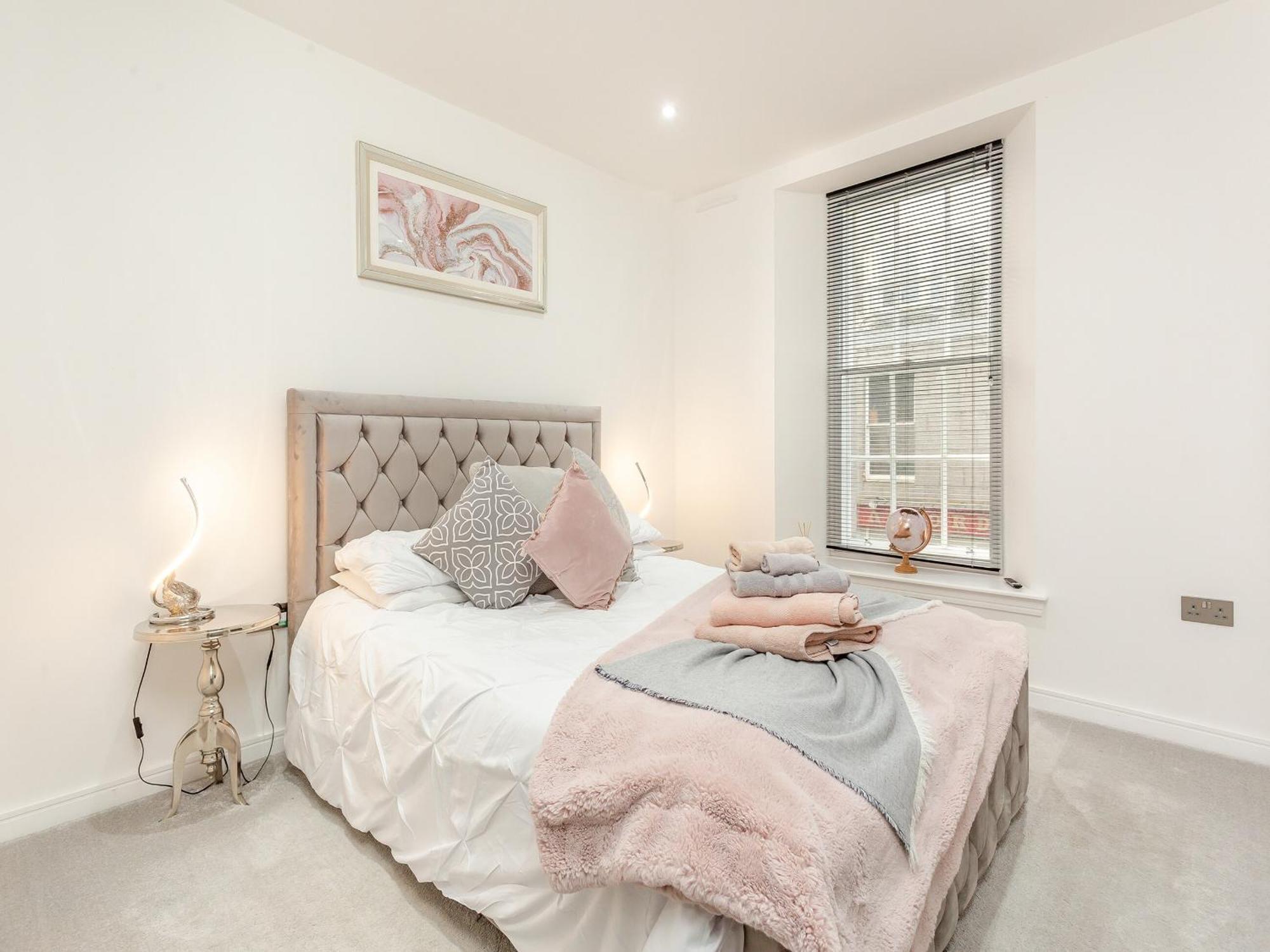Spire View Villa Aberdeen Bagian luar foto