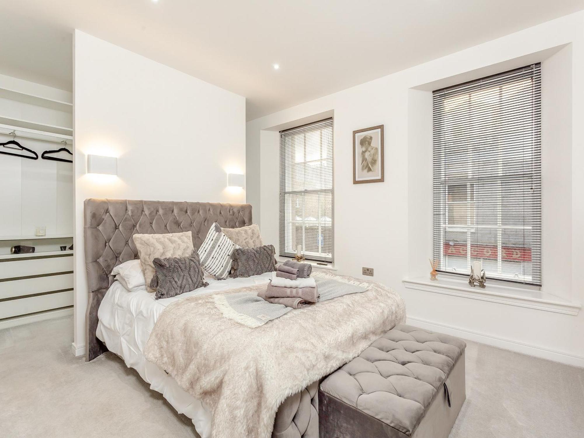 Spire View Villa Aberdeen Bagian luar foto