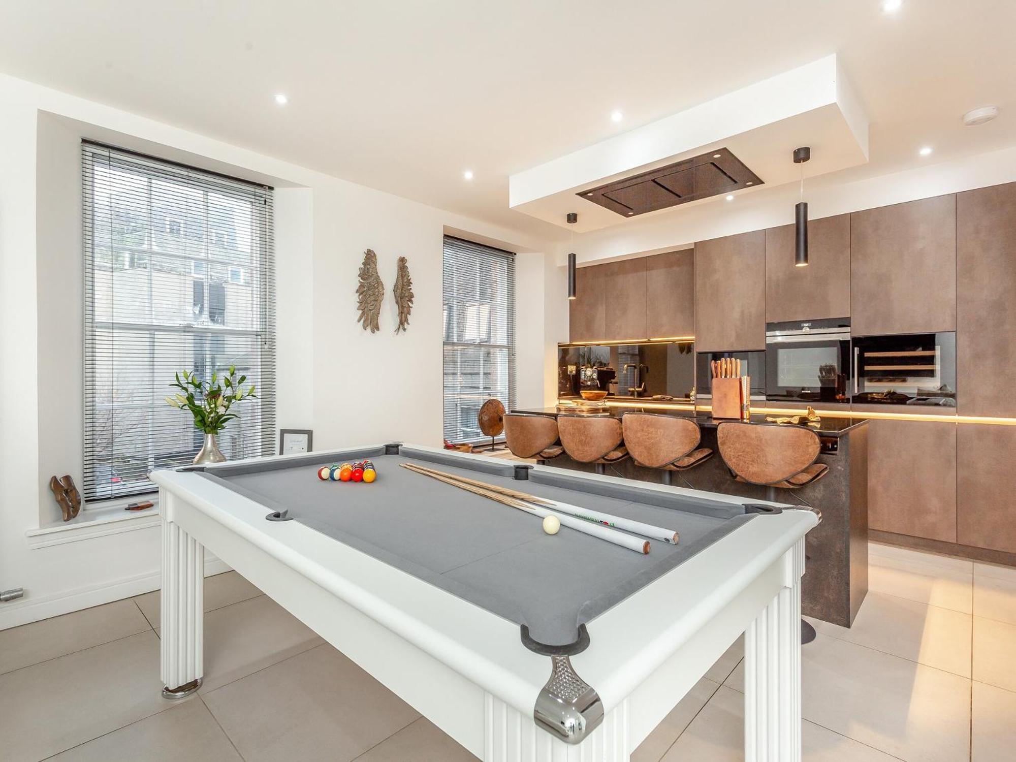 Spire View Villa Aberdeen Bagian luar foto